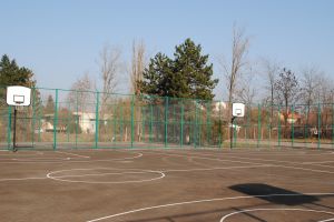 Teren de sport pentru copiii cu cerinţe educaţionale speciale de la Şcoala „Constantin Pufan” Galaţi