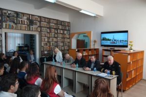 Elevii Liceului Tehnologic Nicolae Titulescu din Medgidia au sarbatorit Ziua Armatei Romane