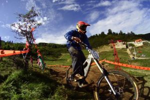 Au început lucrările la primele 3 trasee de mountain bike din Masivul Postăvarul