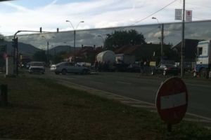 Întorsătură de situaţie, în accidentul de la Sântuhalm. IPJ Hunedoara: şoferul autotrenului circula regulamentar