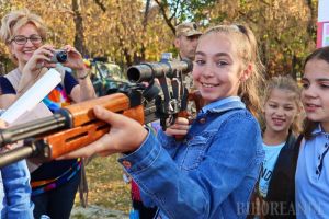 Ziua Armatei, sărbătorită şi în Oradea: Copiii şi adolescenţii s-au jucat de-a militarii (FOTO / VIDEO)