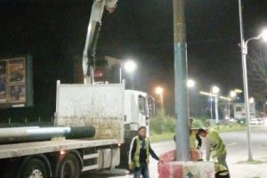 Lucrarile de taiere a stalpilor de pe bulevardul Mamaia continua (galerie foto)