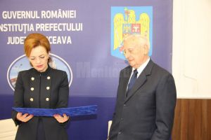 Pictorul Radu Bercea a primit o distincţie de excelenţă din partea Prefecturii Suceava