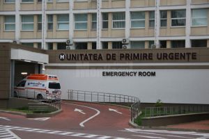 Tânăr de 19 ani, mort după ce a căzut de la 2,5 metri înălţime, la locul de muncă