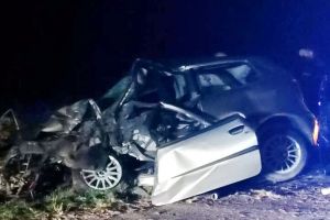 Vinerea neagră, pe şoselele din Bihor: Un tânăr a ajuns la spital, după ce a intrat cu maşina într-un stâlp, în Topa de Criş