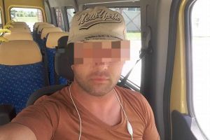 Pucioasa: Șoferul de microbuz şcolar ce a făcut sex cu o minoră, a fost reţinut