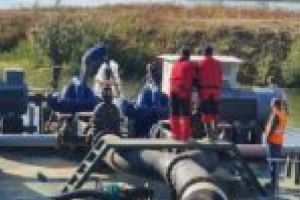 Soluţia provizorie de stopare a prafului otrăvitor de la Moldova Nouă este doar una consumatoare de bani?