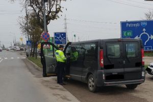 FOTO: 40 de şoferi au rămas pietoni în urma unei acţiuni de amploare a poliţiştilor vrânceni