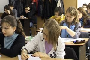 Mai multe burse pentru elevi în anul şcolar 2019-2020. Vezi la ce şcoală din municipiul Botoşani vor ajunge cele mai multe burse!