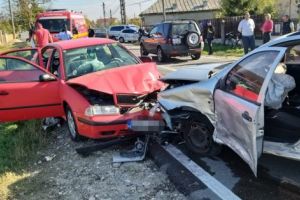 Cinci răniţi în accident la Merişani