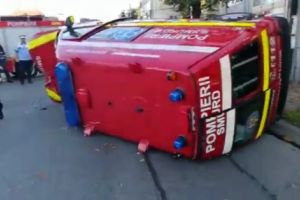 Ambulanţă SMURD implicată în accident la Piteşti