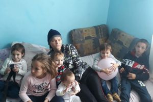 Dramatic! O femeie cu şapte copii, din Botoşani, are nevoie urgentă de ajutor. „Ajutaţi-mă să pot să îmi văd copiii crescând!”