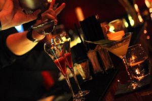 Cei care organizeaza petreceri private si asculta muzica, deranjand vecinii risca amenzi uriase