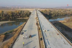 VIDEO dronă| Autostrada A10 Sebeş-Turda, lotul 1, un excelent loc de promanadă, pentru plimbări cu bicicleta sau ATV-ul în weekend