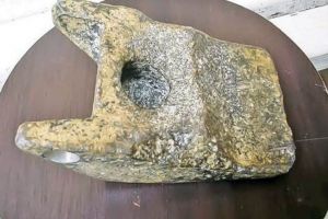 Enigma unui artefact descoperit într-un oraş din Alba: Obiect creat de o fiinţă superioară sau talpa unui OZN