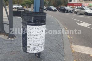 Constanteanul suparat: Ne plac orasele curate, dar noi ce facem? Mesajul montat pe un cos de gunoi pe bulevardul Tomis