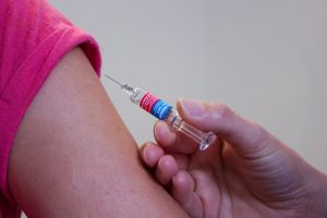 Sfaturi de la specialist privind vaccinul antigripal la copii şi adulţi