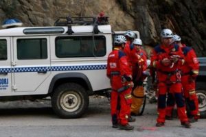 Tânără căzută într-o prăpastie adâncă de zeci de metri, la Buşteni