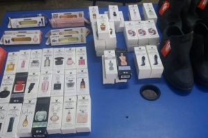 Comercializau produse contrafacute la Targul Saptamanal din Constanta (galerie foto)