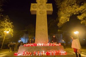 Arădenii nu uită. Victimele tragediei din clubul Colectiv, comemorate în Parcul Eminescu