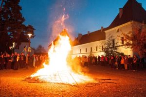 A început isteria! Maghiarii cer autonomia aşa-zisului ”Ținut Secuiesc” cu focuri de veghe aprinse în peste 80 de aşezări