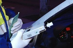 Dragomireşti: Băut şi fără permis, la doar 19 ani a furat un autoturism şi l-a condus pe drumurile publice