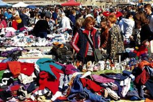 Razie în Târgul Obor – Doi vânzători cu marfă „fake” ridicaţi de poliţişti