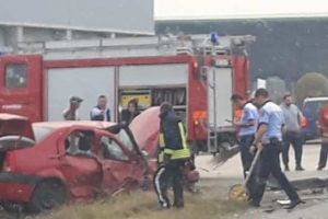 ACCIDENT pe un drum din judeţ! Un Logan s-a făcut PRAF