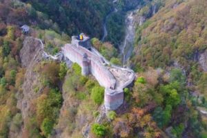 Cetatea Poenari: şi închisă, şi nereparată!