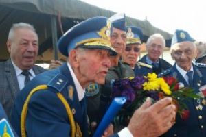 Zile de aur cu torţe şi lacrimi aprinse pentru Eroii Neamului           Ziua Armatei Române – Valea Uzului/ Bacău – 25 octombrie 2019