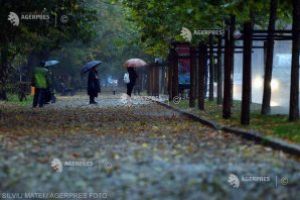 ANM: Sfârşit de octombrie şi început de noiembrie mai răcoros; din 4 noiembrie, vremea se încălzeşte şi revin ploile