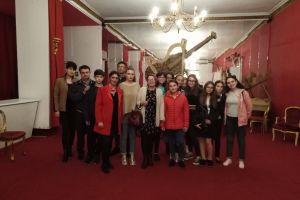 12 copii din Pietroşiţa au venit la Târgovişte pentru Take, Ianke şi Cadâr