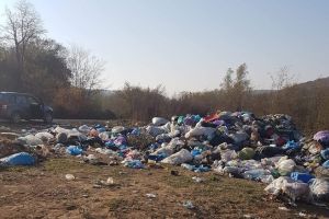 Un „colţ de rai” frecventat de arădeni a fost transformat în groapă de gunoi