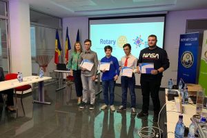 Doi elevi din Bistriţa, pe podium la etapa regională a Concursului Naţional de Inovaţie Tehnică şi IT