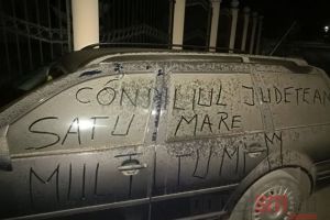 FOTO. „Felicitare” transmită Consiliului Judeţean, de pe Autostrada Codrului