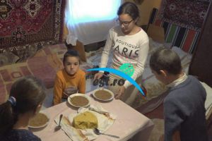 Asociaţia Neamunit Romania organizează o colectă pentru o familie sărmană din Vaslui