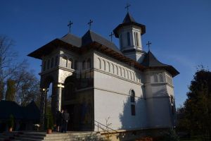 Liturghie arhierească la Biserica „Sfânta Cuvioasă Parascheva“ din Rădăuţi