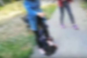 Adolescentă bătută cu brutalitate: „M-am jurat că eu pe tine te calc pe cap! Am călcat-o pe cap, bă?”