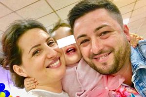 Fetiţa rămasă fără părinţi în urma accidentului de lângă Sudrigiu este în afara oricărui pericol. Apropiaţii familiei, revoltaţi pe şoferul de BMW