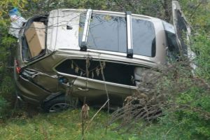 Judetul Constanta: Accident rutier la iesire din Tuzla. O masina s-a rasturnat in afara carosabilului (galerie foto)