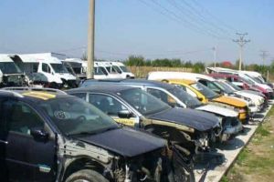 Controale ale poliţiştilor din Alba la firmele de dezmembrări auto