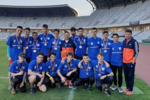 Băieţi şi fete pe podium la ştafete!