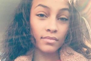 O femeie i-a trimis mesaje pe telefon tatălui ei mort, vreme de patru ani. Într-o zi, aceasta a primit un răspuns...