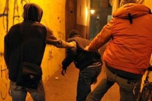 Taximetrist bătut la Sibiu – Patru tineri beţi sunt agresorii