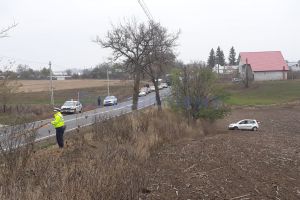 FOTO Accident după accident la Botoşani. Încă o maşină s-a răsturnat în apropiere de accidentul mortal de la Dorohoi