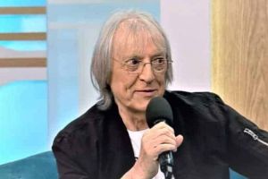 Mihai Constantinescu A MURIT: Anunţul făcut de soţia cântăreţului