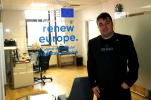 Europarlamentarul Vlad Botoş şi-a inaugurat primul cabinet parlamentar din România