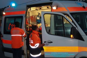 Doi bărbaţi din Simioneşti, găsiţi inconştienţi de către vecini după o intoxicare cu monoxid de carbon