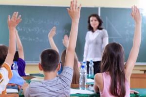 Gest emoţionant: copiii de la generală 13 îşi vând lucrurile ca să ajute un prieten