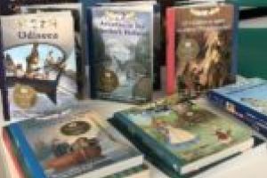 Bucuria lecturii în două mii de exemplare! Asociaţia Curtea Veche a donat cărţi noi elevilor din Timişoara!